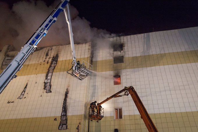 Saídas de emergência de shopping na Sibéria estavam bloqueadas