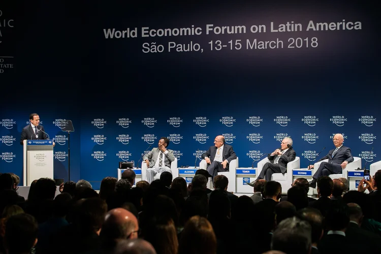 Doria, Pelé, Alckmin, Temer e Schwab no Fórum Econômico Mundial da América Latina em São Paulo (Benedikt von Loebell/Fórum Econômico Mundial/Divulgação)