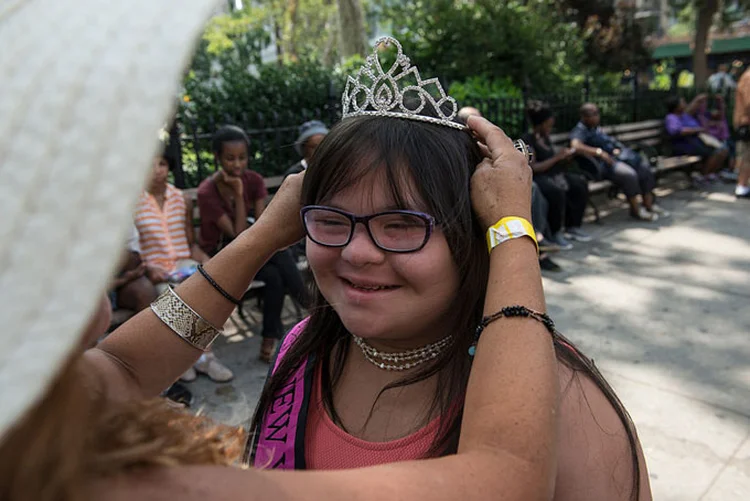 Dia Mundial da Síndrome de Down: celebração foca este ano na contribuição desse grupo de pessoas nas escolas, no trabalho e nas suas comunidades (Stephanie Keith/Getty Images)