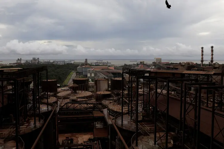 Hydro Alunorte: segundo a empresa, devido a uma falha de energia, uma liberação de soda cáustica diluída dentro da planta foi misturada com água da chuva da área da fábrica (Ricardo Moraes/Reuters)