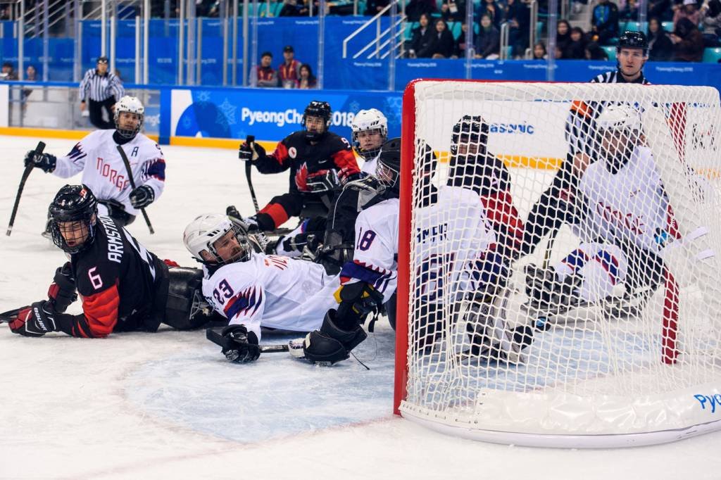 Norueguesa joga hóquei na equipe masculina em PyeongChang
