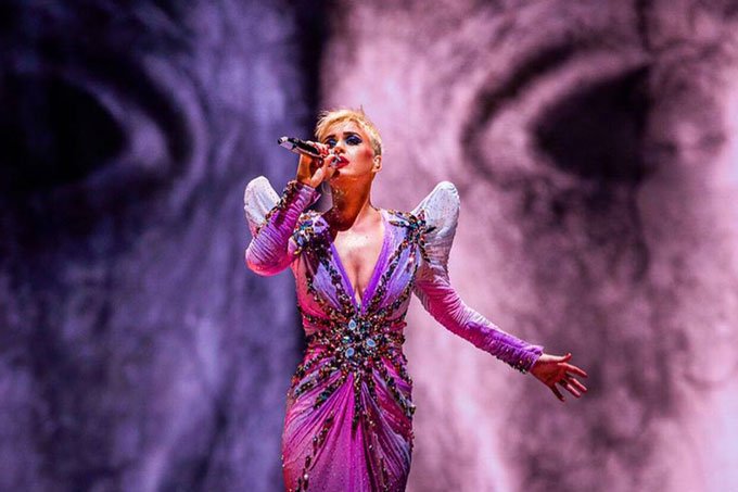 Katy Perry homenageia Marielle Franco em show no Rio