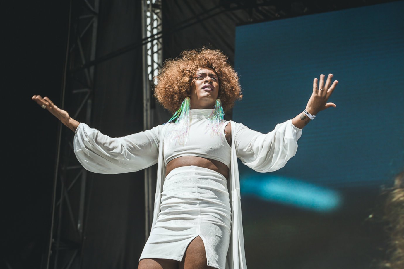 Show da Liniker no Lollapalooza tem problemas técnicos e é interrompido