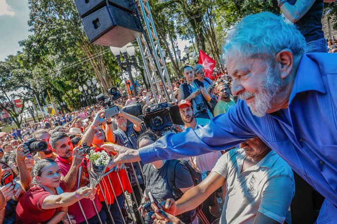 Em Curitiba Lula encerra caravana pelo Sul marcada por viol ncia