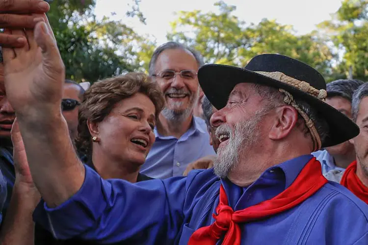 "É uma questão de justiça, é inocente, e se quiserem tirá-lo da corrida eleitoral, devem ser eles com os seus método", disse Dilma (Lula/Facebook/Divulgação)
