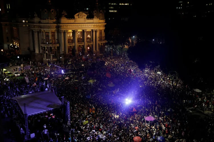 Protesto no Rio: os manifestantes e familiares exigiam das autoridades agilidade na solução do crime (Ricardo Moraes/Reuters)