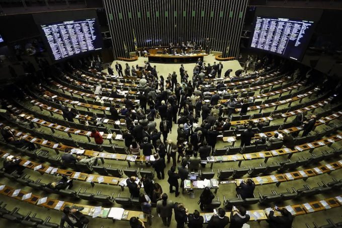 Senado aprova isenção do PIS/Cofins sobre diesel até fim do ano