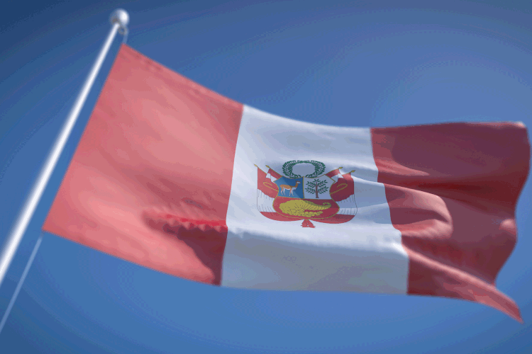 Bandeira do Peru: certificação vai permitir que mercadorias sejam despachadas com mais segurança e rapidez (Baris-Ozer/Thinkstock)