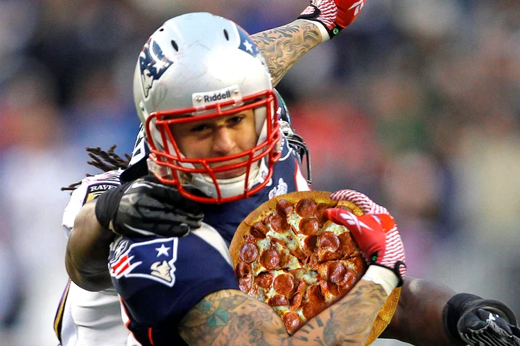 Pizza Hut: patrocínio à NFL após brecha da concorrência (Jonathan Ernst/File Photo/Montagem Exame/Reuters)