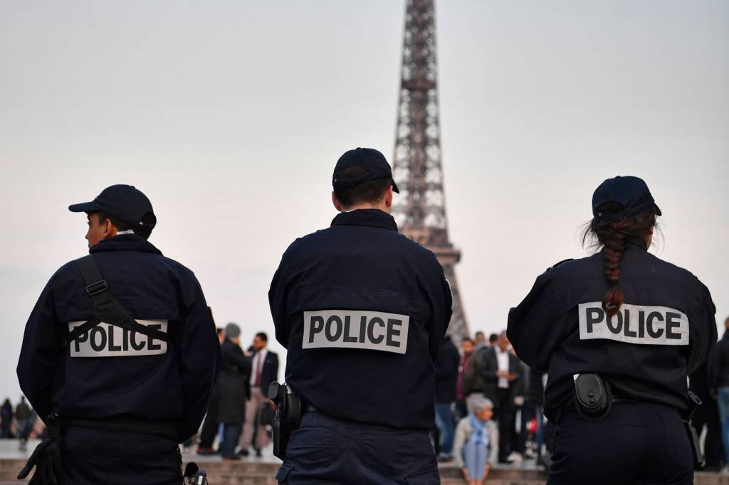 Policial foi trocado por refém em supermercado na França