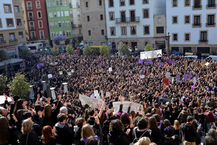 A Espanha tem tido destaque na luta feminista em razão de uma lei contra a violência sexista adotada em 2004 (Vincent West/Reuters)
