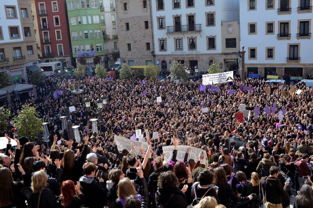 Espanha mobiliza greve inédita pelas mulheres