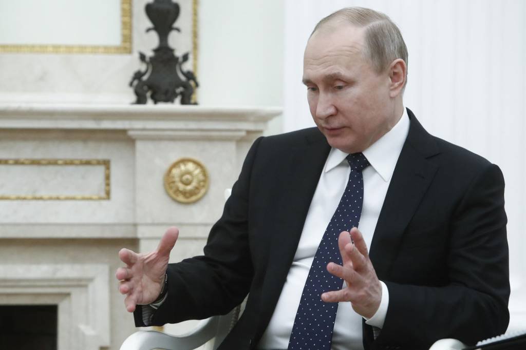 Rússia chama expulsão de "gesto provocador" e promete reação