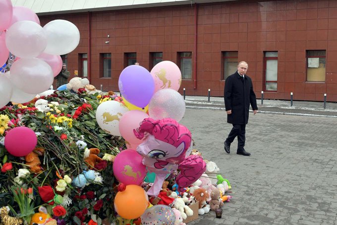 Putin presta homenagem a vítimas de incêndio em shopping na Sibéria