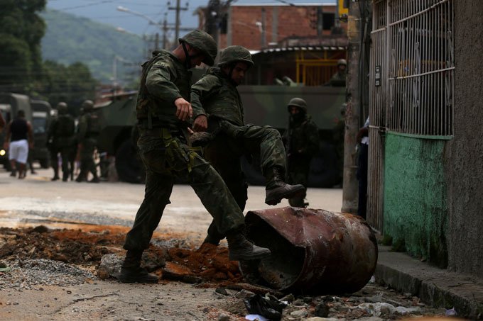 Guerra ao crime na Vila Kennedy é meta inicial do Exército no Rio