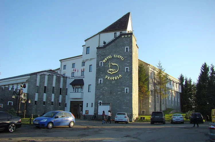 Hotel: o imóvel dispõe de 66 quartos repartidos em cinco andares, com adega, restaurante e terraço (Wikimedia Communs/Divulgação)