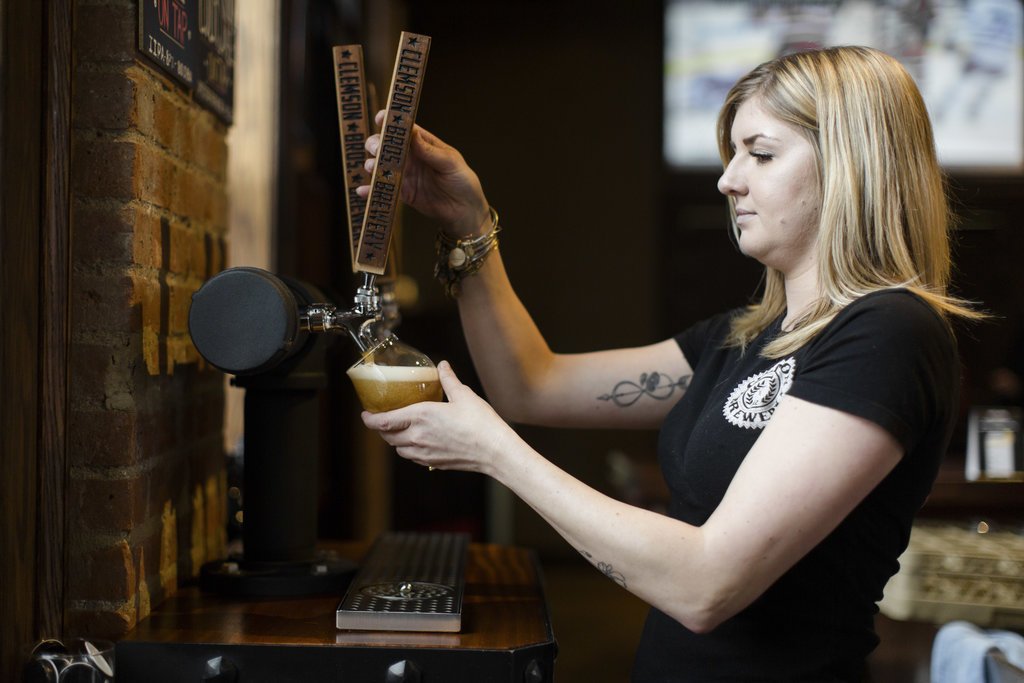 Cervejarias artesanais revigoram cidades norte-americanas