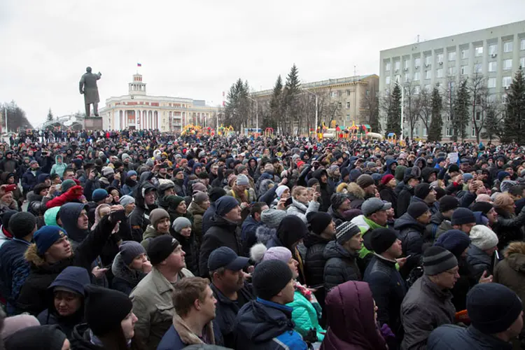Protesto contra incêndio em shopping na Sibéria (Marina Lisova/Reuters)