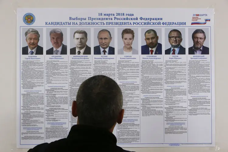 Eleições: neste domingo, os eleitores russos comparecem às urnas para escolher seu candidato (Sergei Karpukhin/Reuters)