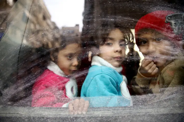 Síria: os arredores da capital Damasco recebem apoio de tropas humanitárias (Bassam Khabieh/Reuters)