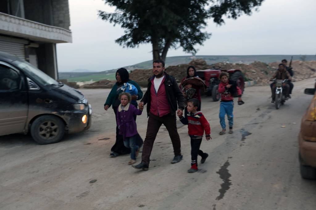 Civis sírios relatam desafios após fuga de Afrin