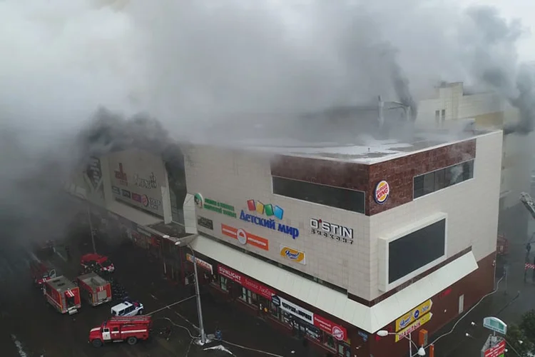 Incêndio em shopping na Sibéria (Russian Emergencies Ministry/Reuters)