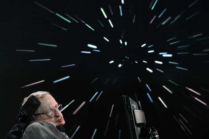 Stephen Hawking: sua obra "Uma Breve História do Tempo", de 1988, recolhe boa parte das suas descobertas e teorias e teve vendas superiores a 25 milhões de exemplares (Jemal Countess/Getty Images)