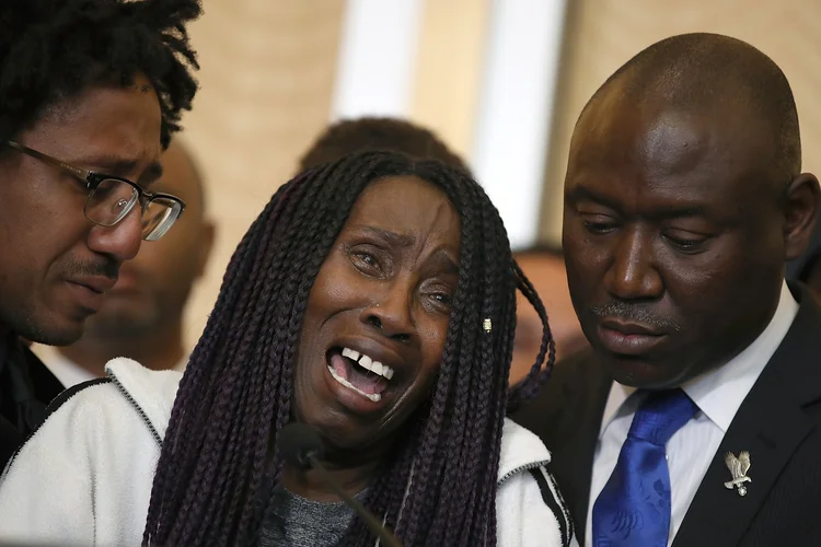 Os dois policiais que dispararam contra o Stephon Clark estão suspensos e o caso está sendo investigado (Justin Sullivan/Getty Images)