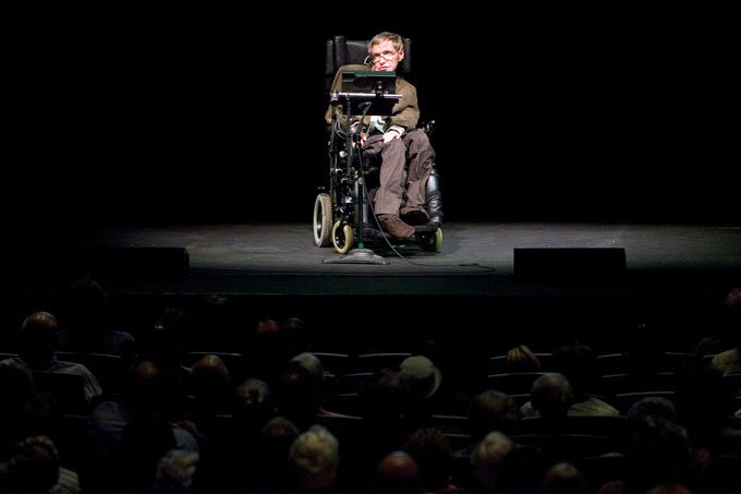 Hawking se consagrou como cientista mais popular desde Einstein