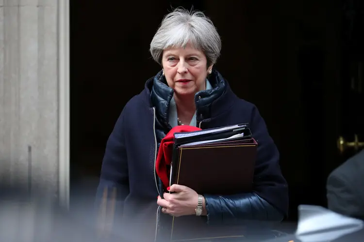 O Reino Unido conta com o apoio do UE e da Otan para enfrentar ameaças, disse May (Hannah McKay/Reuters)