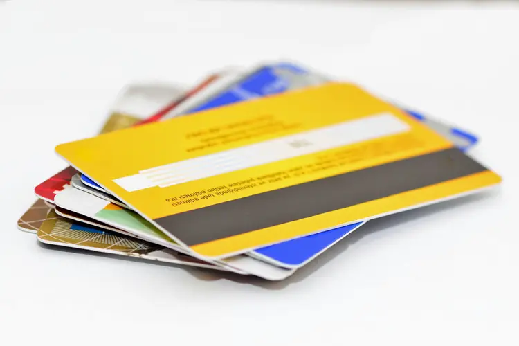 Cartões de crédito: na prática, se um cliente deve R$ 1 mil no rotativo, os juros e encargos cobrados se limitam a R$ 1 mil. (0meer/Thinkstock)