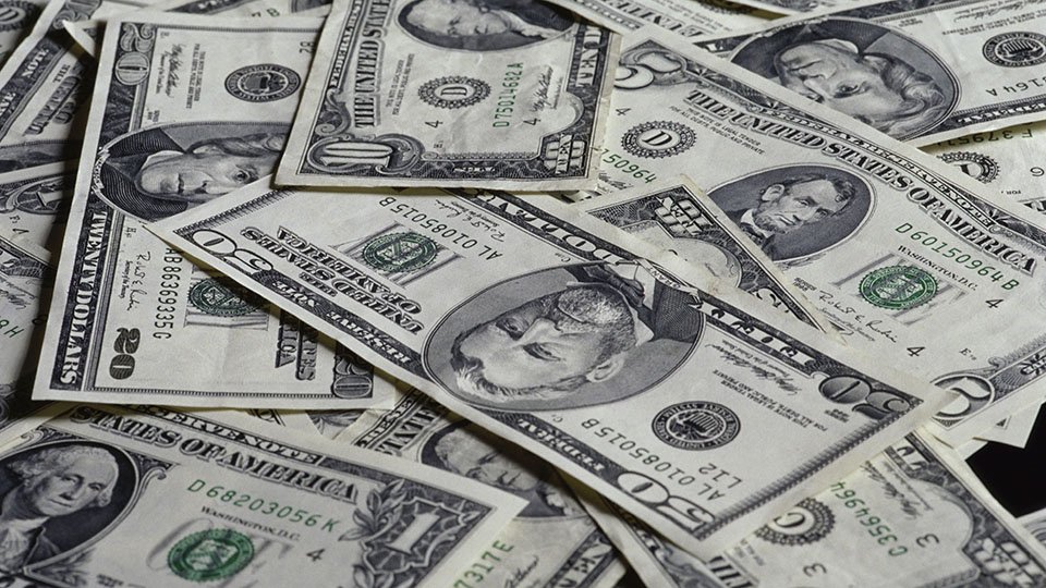 Banco Central sinaliza mais um corte no juros e dólar sobe