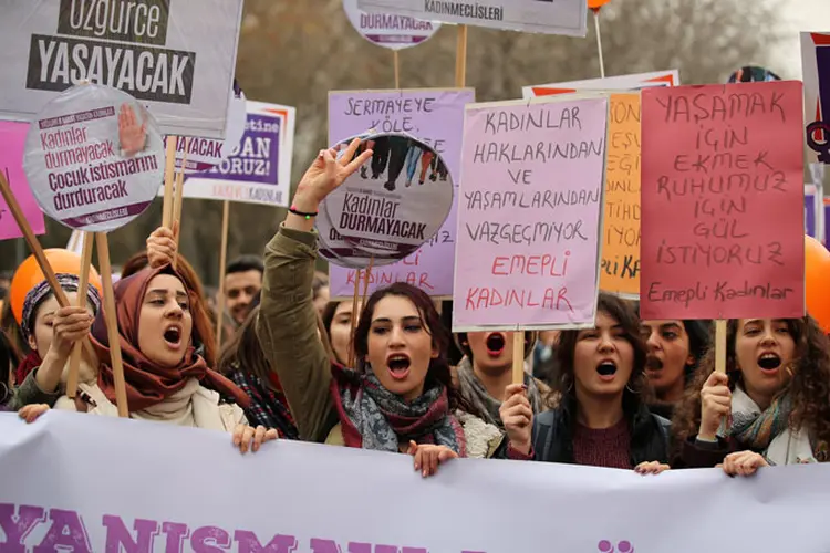 Mulheres: o grupo denunciou que 409 mulheres foram assassinadas por homens durante 2017 (Umit Bektas/Reuters)