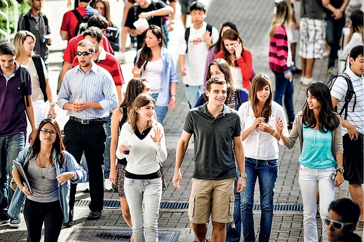 Universidade: redes privadas podem cortar 40% do tíquete em três anos (Alexandre Battibugli/Exame)