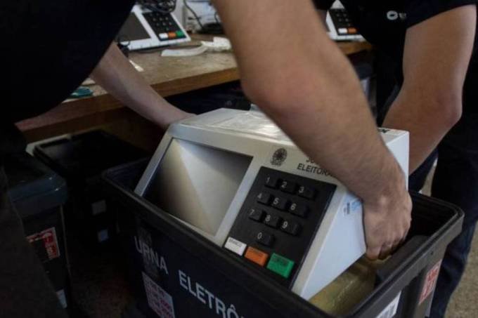 Urna: segundo o TSE, quase 1,9 milhão de eleitores estavam em situação irregular no país em maio de 2017 (Marcelo Camargo/Agência Brasil)