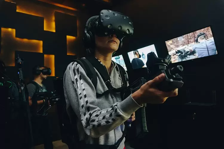 VR GAMER: rede franqueia centros de jogos com tecnologia de realidade virtual (VR Gamer/Divulgação)