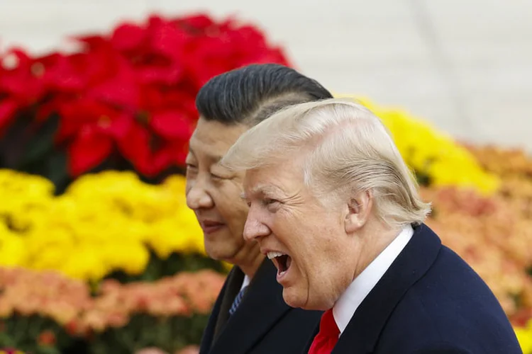 China e EUA: Trump também ordenou que o represente de Comércio dos EUA comece a impor tarifas sobre todas as importações restantes da China (Pool/Getty Images)