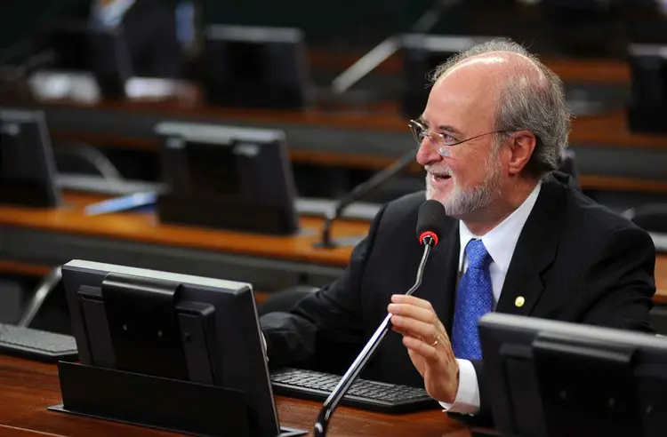 Azeredo: o ex-governador tucano foi considerado foragido na manhã de quarta (23) (Leonardo Prado/ Câmara dos Deputados/Reprodução)