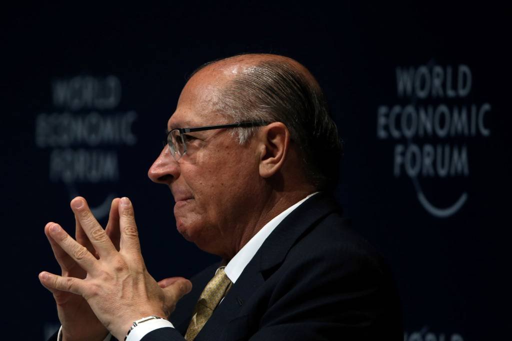 Alckmin poupa Parente e defende "trabalho de recuperação da Petrobras"