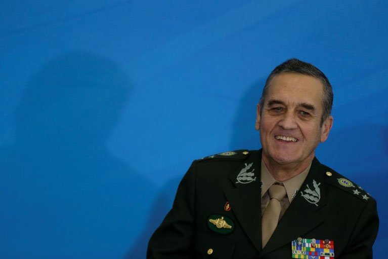Villas Bôas espera que próximo presidente melhore remuneração de militares