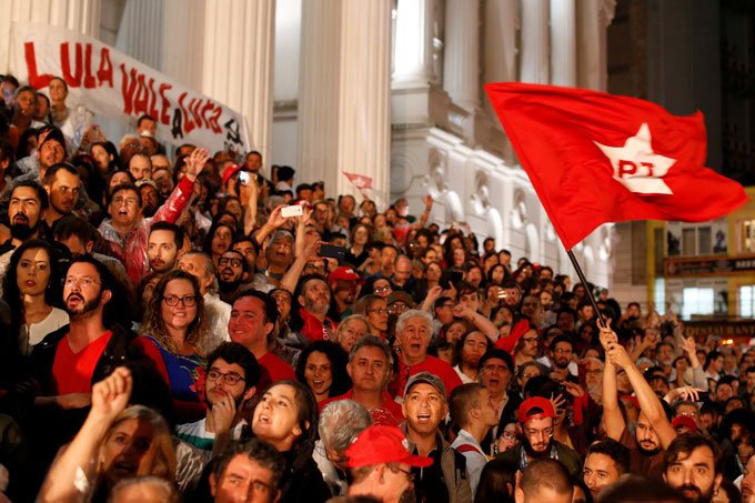 Fundador do PSDB faz parecer em apoio a Lula