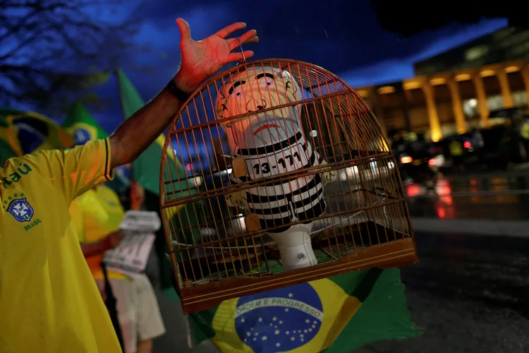 Manifestações: protestos são contra a possibilidade de um habeas corpus preventivo ao ex-presidente Luiz Inácio Lula da Silva (Adriano Machado/Reuters)