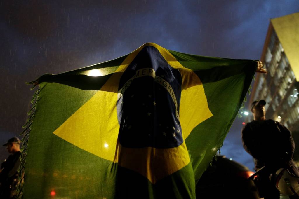 Manifestação em Brasília reúne pautas não ligadas ao julgamento de Lula