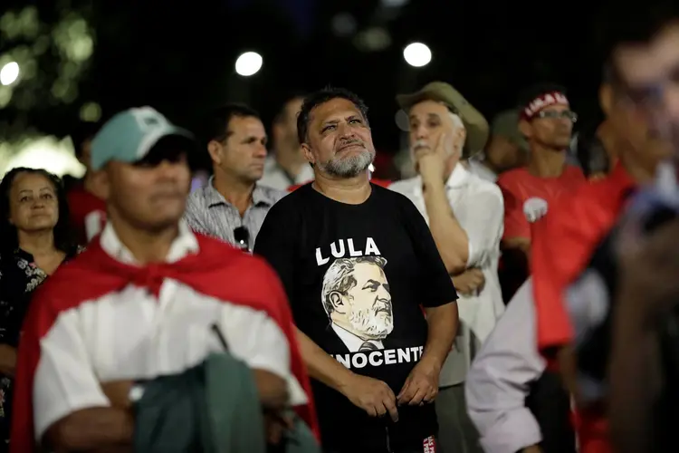 Manifestações: também houve críticas à presidente Cármen Lúcia por, justamente, ter preferido pautar o habeas corpus (Ueslei Marcelino/Reuters)