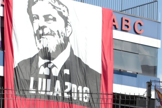 PT critica Datafolha: "Lula será candidato aconteça o que acontecer"