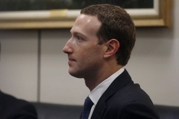 Zuckerberg assume erros diante do Congresso americano