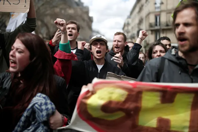 França: os sete maiores sindicatos de servidores públicos do país convocaram uma greve de um dia no mês que vem (Benoit Tessier/Reuters)