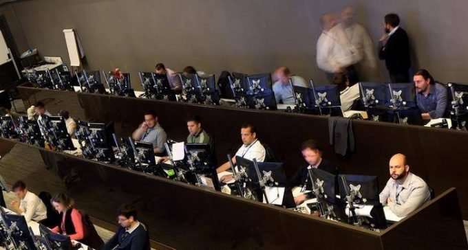Ibovespa fecha em queda com exterior com tensão comercial EUA-China