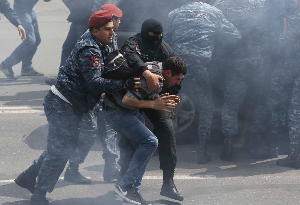 UE condena Armênia após prisão de opositores e manifestantes