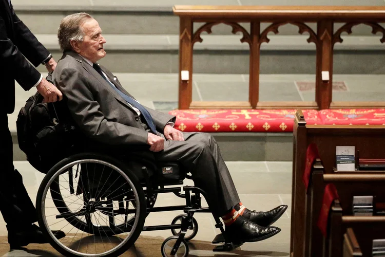 George H.W. Bush: popularidade que conquistou entre os americanos com suas vitórias na política exterior ficou minada pela recessão econômica (David J. Phillip/Pool/Reuters)